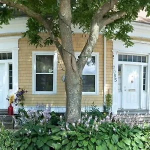 Downtown One Bedroom/historic Bauer Terrace Apartment